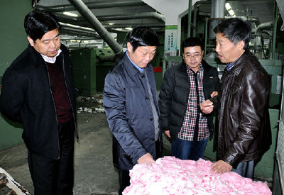 商丘中院孙同占院长赴闫集法庭及银河棉业调研指导